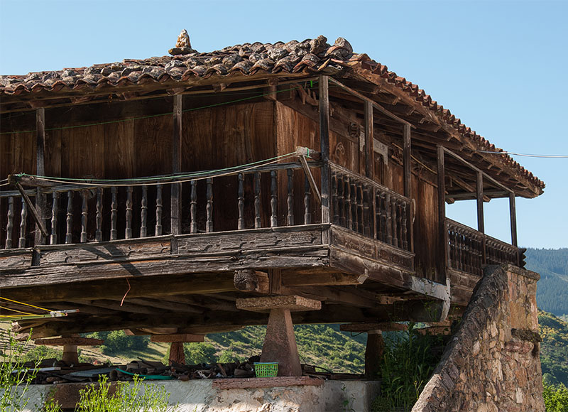 Hórreos y paneras de Tuña  Casa Pipo